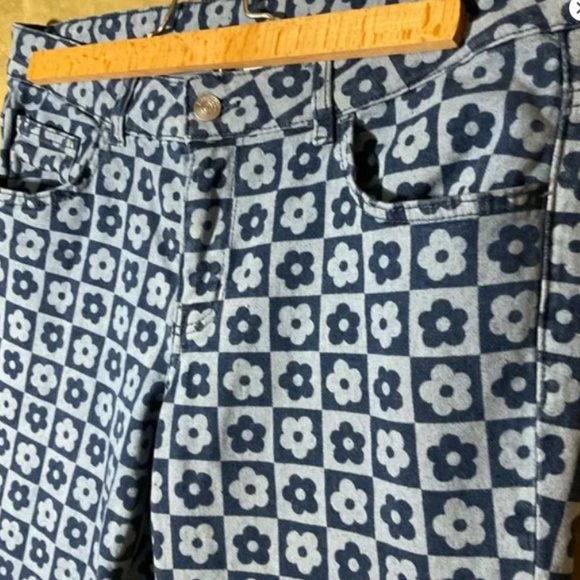 H&M Retro Geometric Daisy Low Rise Flare Jeans - Picture 4 of 6